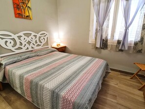 4 chambres, fer et planche à repasser, Wi-Fi, draps fournis