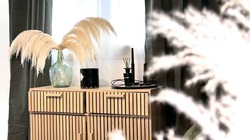 1 habitación, tabla de planchar con plancha, wifi y ropa de cama