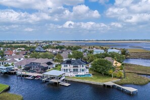 Exterior - Waterfront Oasis - 5 bedrooms, private pool and 2 docks (Jacksonville)