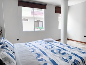 3 chambres, fer et planche à repasser, Wi-Fi, draps fournis