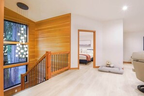 Interior - Mt Baker Luxe Chalet: Hot Tub, King Suites, Pet Friendly (Glacier)