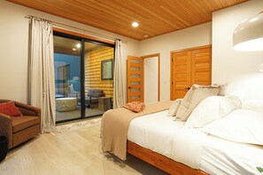 3 bedrooms, iron/ironing board, free WiFi, bed sheets - 3 Bedroom Lux Home w/ Hot Tub and Chefs Kitchen! (Glacier)