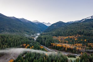 Miscellaneous - 3 Bedroom Lux Home w/ Hot Tub and Chefs Kitchen! (Glacier)