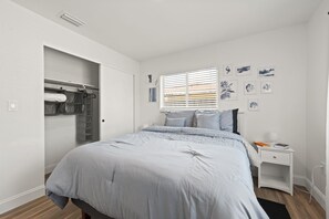 2 bedrooms, desk, iron/ironing board, free WiFi