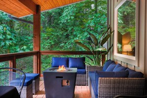 Property grounds - Ski, Soak, Stay! Hot Tub, Game Room w/Ping Pong & Foosball (Glacier)