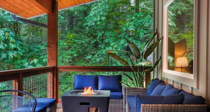 Ski, Soak, Stay! A/C, Pet-Friendly Cabin