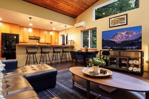 Interior - Ski, Soak, Stay! Hot Tub, Game Room w/Ping Pong & Foosball (Glacier)