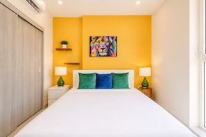 2 Schlafzimmer, Schreibtisch, Bügeleisen/Bügelbrett, Reisekinderbett