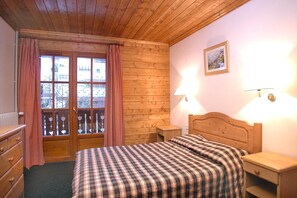 3 bedrooms, bed sheets