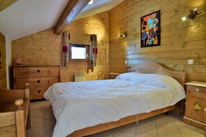 3 bedrooms, bed sheets