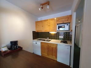 Fridge, microwave, dishwasher, coffee/tea maker - Spacious studio 4 ppl with balcony (Les Deux Alpes)
