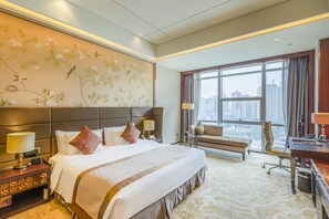 Kamar Superior | Seprai premium, meja kerja, dan seprai linen