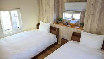 Grouse (up to 5 guests): Family-friendly, equipped with a BBQ grill, Non Smoking | 1 bedroom, desk, laptop workspace, free WiFi