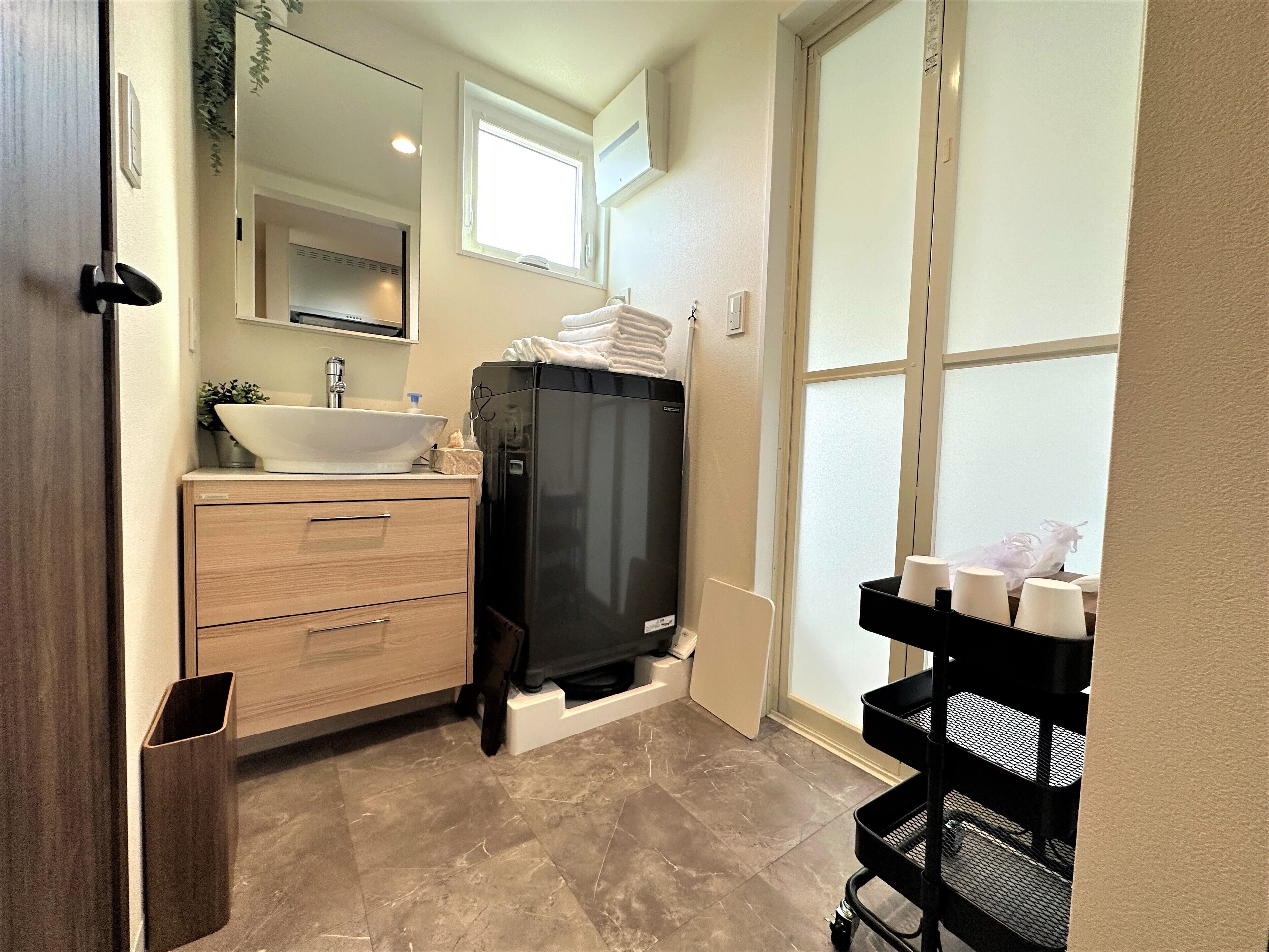 Kitsilano (up to 5 guests): Family-friendly, equipped with a BBQ grill, Non Smoking | Bathroom | Separate tub and shower, free toiletries, hair dryer, electronic bidet