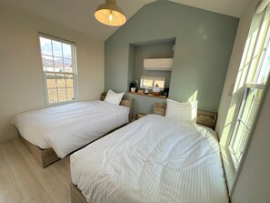 Stanley (up to 5 guests): Family-friendly, equipped with a BBQ grill, Non Smoking