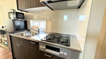 ํ์ฐ์ค, ๊ธ์ฐ (Kitsilano, Family-friendly, BBQ grill) | ์ ์ฉ ์ฃผ๋ฐฉ | ๋์ฅ๊ณ , ์ ์๋ ์ธ์ง, ์ฟกํ, ๋ฐฅ์ฅ