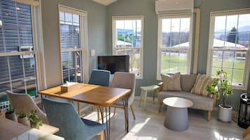 Stanley (up to 5 guests): Family-friendly, equipped with a BBQ grill, Non Smoking | 1 bedroom, individually decorated, individually furnished, free WiFi