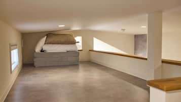 Grouse (up to 5 guests): Family-friendly, equipped with a BBQ grill, Non Smoking | 1 bedroom, desk, laptop workspace, free WiFi