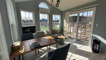 Stanley (up to 5 guests): Family-friendly, equipped with a BBQ grill, Non Smoking | 1 bedroom, desk, laptop workspace, free WiFi