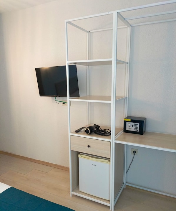 Standard Room, Balcony, Sea View | Blackout drapes, free WiFi, bed sheets
