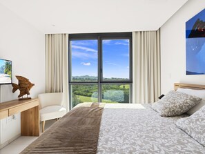 1 slaapkamer, een kluis op de kamer, een strijkplank/strijkijzer