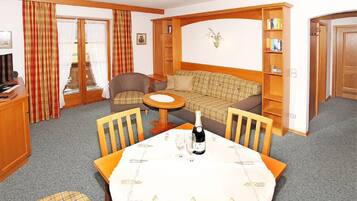 TV, table tennis, stereo