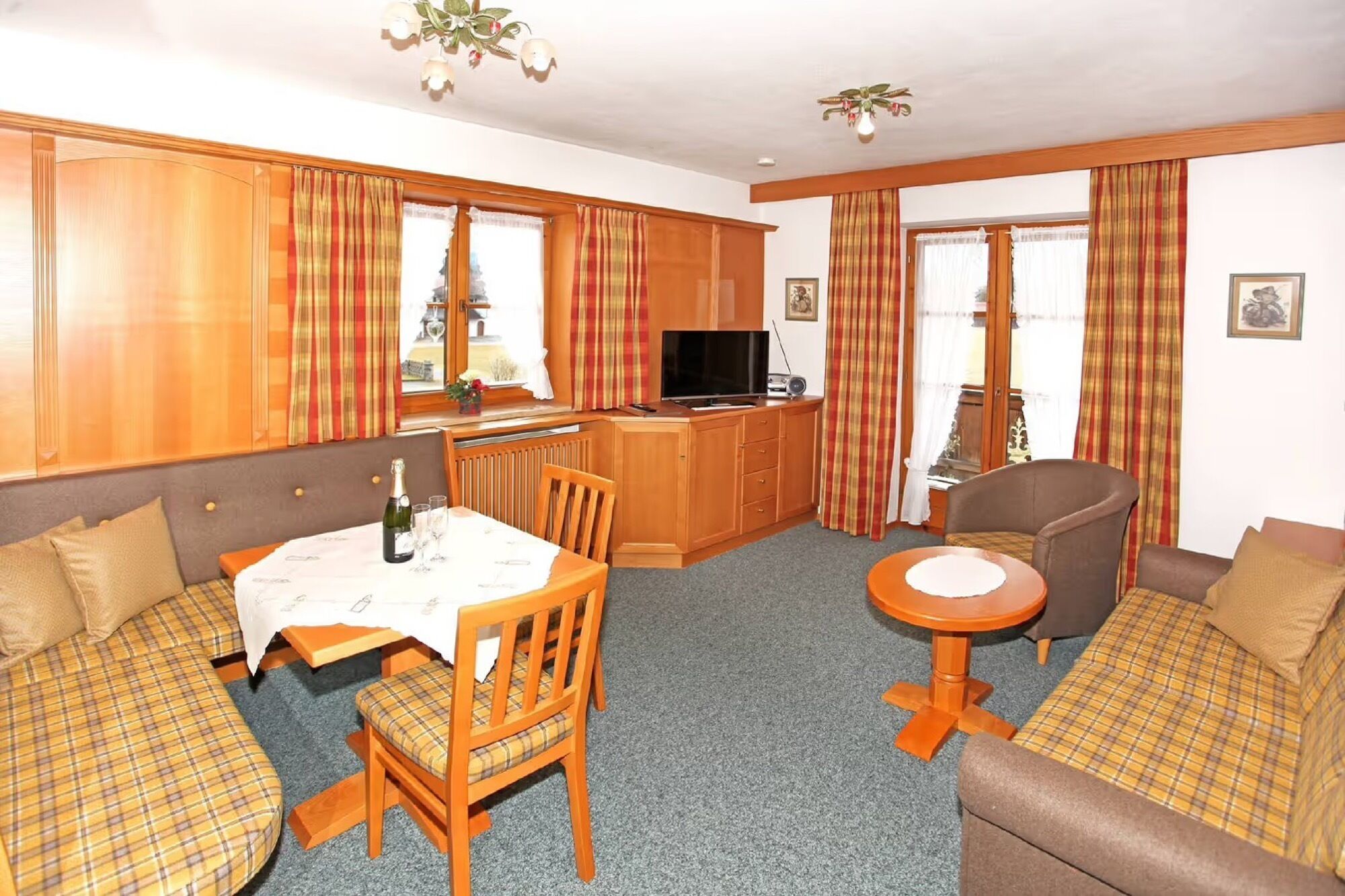 TV, table tennis, stereo