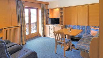 TV, table tennis, stereo