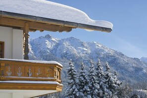 Exterior detail - Apartment "Adlerhorst" with Mountain View, Shared Garden & Wi-Fi (Krün)