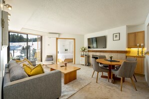 Smart TV, fireplace - Home at Whistler Mountain Square (Whistler)