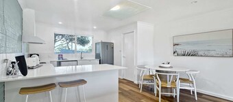 Spacious 2-Bed Townhouse with BBQ by the Beach