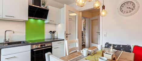 Kühlschrank, Ofen, Herdplatte, Geschirrspüler