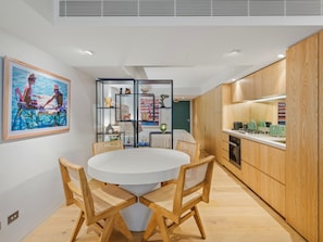 Apartment, Beach Access | Comedor