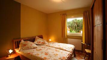 1 bedroom, bed sheets