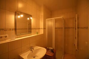 Shower, hair dryer, towels - Apartment "Melosine" with Balcony (Koserow)