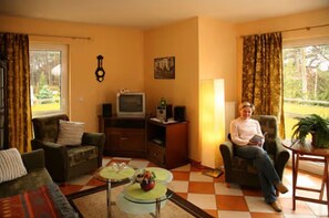 TV, DVD player - Apartment "Melosine" with Balcony (Koserow)