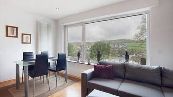 Fernseher, Stereoanlage