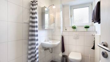 淋浴设施、吹风机、毛巾