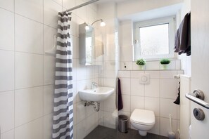 Dusj, hårføner og håndklær