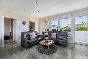 Fernseher, DVD-Player, Stereoanlage