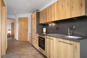 Réfrigérateur, four, plaque de cuisson, lave-vaisselle