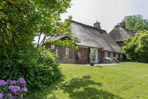 Exterior - Vacation Home "Luis - Hus" with 2 Private Terraces, Private Garden & Wi-Fi (Dagebüll)