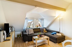 TV, DVD player, stereo - Apartment 'Mein Nordseeglück Mit Strandkorb' with Shared Terrace and Wi-Fi (Wangerland)