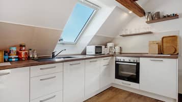 冰箱、微波炉、烤箱、炉灶