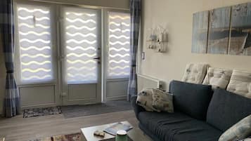 Fernseher, Kamin, DVD-Player