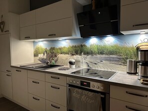 Fridge, oven, stovetop, dishwasher