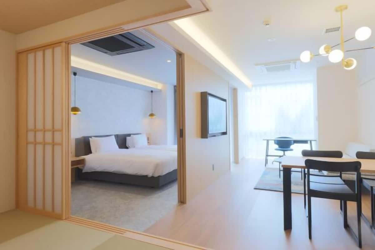2 bilik tidur, peralatan tempat tidur premium, gebar bulu kapas