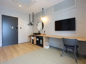 Premium bedding, down duvets, in-room safe, desk - HOTEL Tomiya with M's (Kyoto)