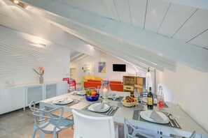 Family Apartment, Multiple Bedrooms (Loft & Jacuzzi) | Dining - Loft & Jacuzzi (Riva del Garda)