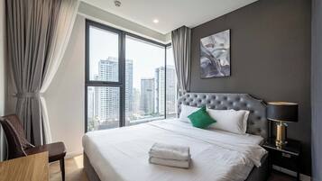 3 bedrooms, premium bedding, down duvets, Select Comfort beds